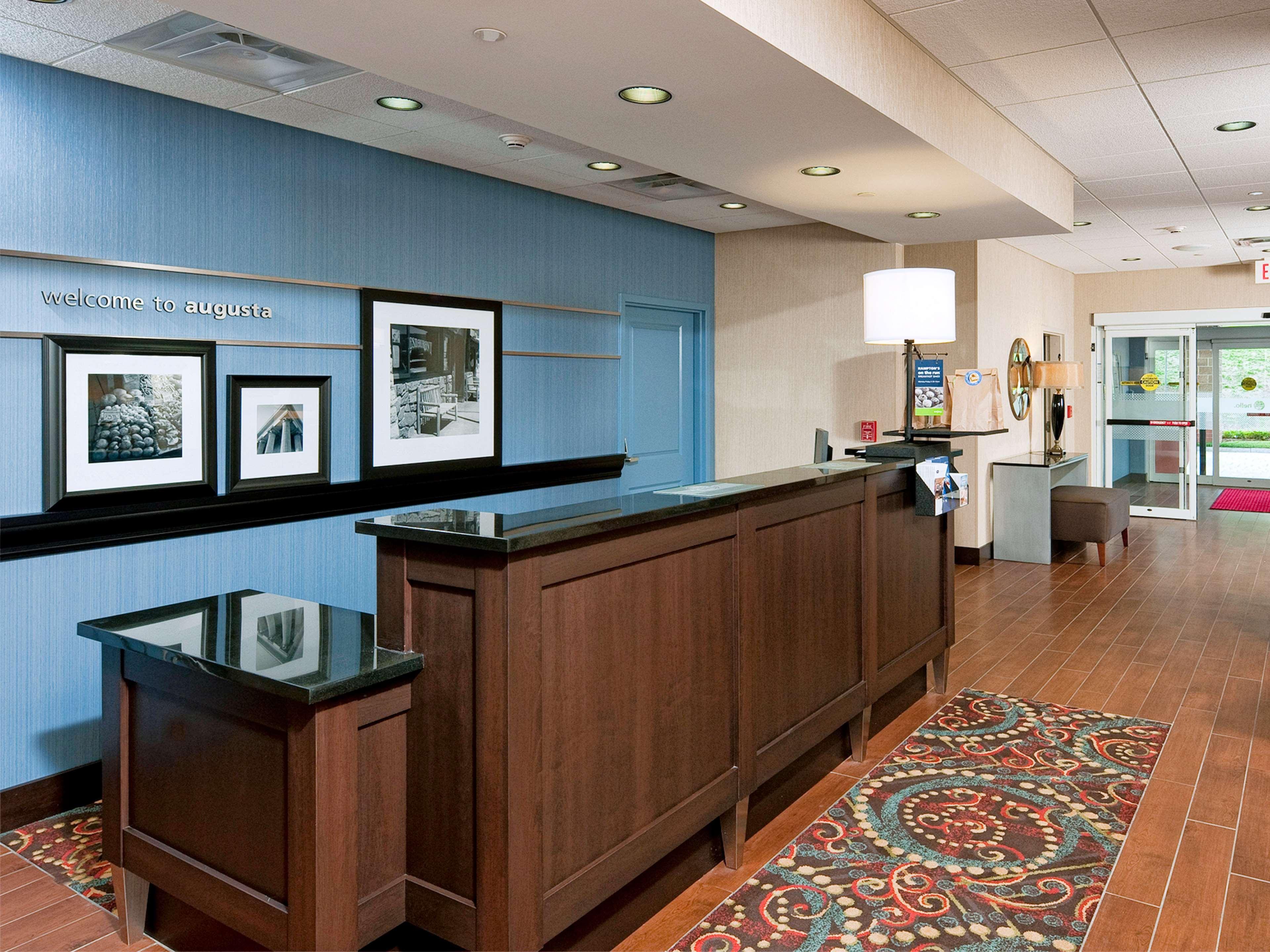 Hampton Inn Augusta Exterior photo